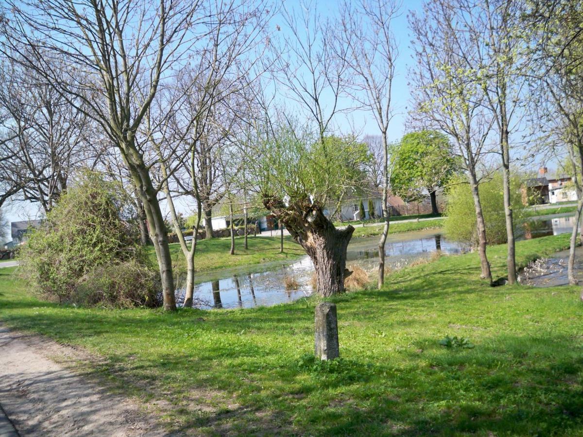 Вилла Haeuschen Im Gruenen Jornstorf Экстерьер фото